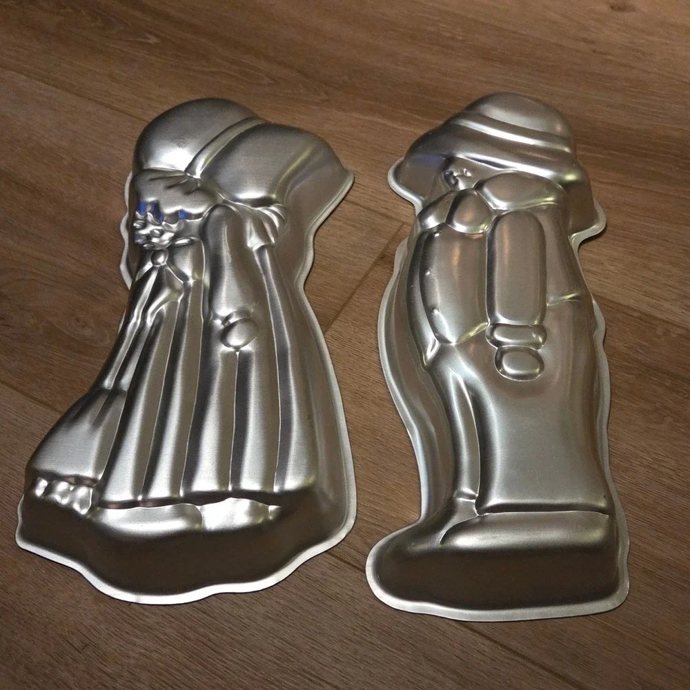 1976 Holly Hobbie  & Robby Wilton Enterprises Cake Pan Set‎ Couple Baking Mold